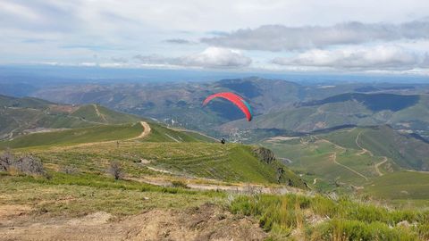 Otro momento de los vuelos inaugurales de la nueva pista de despegue