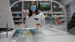 Kits para la detecci�n del covid-19 que han comenzado a entregar entre adolescentes de 12 a 17 a�os en las farmacias de A Coru�a. En la imagen, la farmacia Ventura
