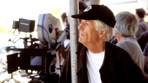 Apted, en el rodaje de «Nunca más» (2002)