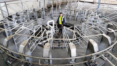 Ramiro Morado compra ma�z, correctores y bagazo para que personal de una empresa acuda a su explotaci�n a elaborar pienso.