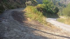 A pista de acceso a varias aldeas que foi habilitada pola vecianza entre 1969 e 1970
