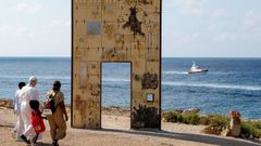 El papa Le�n, en el memorial de la Puerta de Europa en Lampedusa