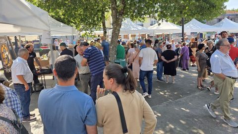 La Feira de Artesanía e Produtos da Terra atrajo a numerosas personas