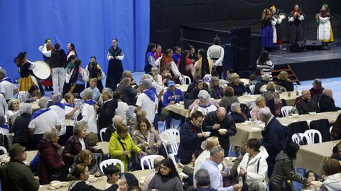 Degustacin de las raciones distribuidas por el Da de Narn.
