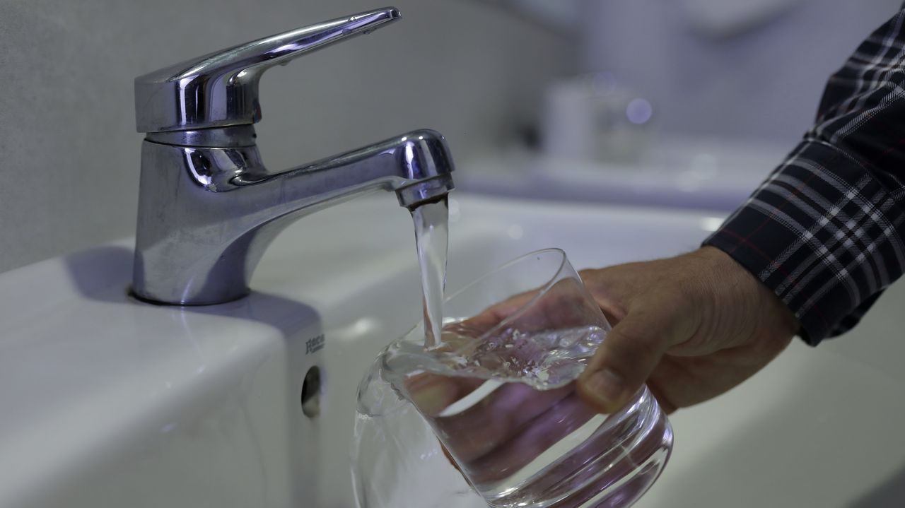 Los vecinos de Vigo pagan 140 euros más en su tarifa del agua que los de Ourense
