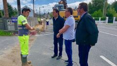 El presidente de la Diputaci�n, en una visita a unas obras en Goente, en 2019