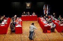 BNG y PSOE acordaron en el pleno de esta semana dejar al PP con un salario y conservar los suyos.