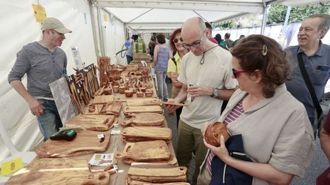 Las calles de Outeiro se llenan de puestos de artesanos en este da