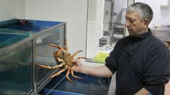 Prez Cribeiro en el vivero de las instalaciones que mont hace aos en Cedeira