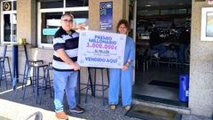 Manuel Mosteiro y Maika Mera, due�os del Caf� Bar Pensi�n O Mu��o, en O Pedrouzo, en O Pino