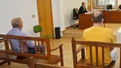El concejal, a la derecha de la imagen, mantuvo su versi�n de la agresi�n en la vista oral
