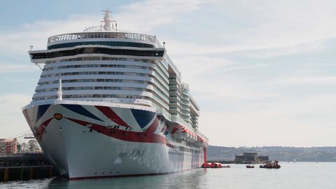 El crucero Iona este martes en el muelle de Trasatl�nticos de A Coru�a