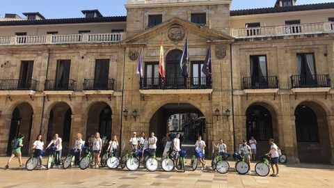 El pelot�n ciclista de los l�cteos