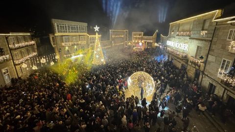 Ribadavia estren iluminacin navidea gracias a una campaa promocional de una marca de bombones