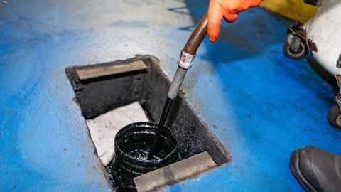 El 52 % de los puntos generadores de aceites industriales usados son talleres mecánicos.