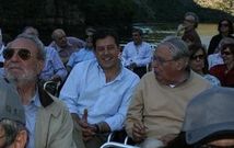 Besteiro, con magistrados del Supremo, navegando en catamar�n por la Ribeira Sacra.