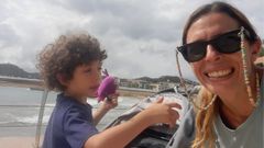 Cristina Magad�n junto a su hijo Aitor de 7 a�os, que sufre el s�ndrome de Coffin Siris con TEA