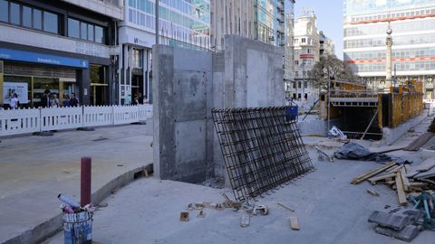 Las obras de remodelaci�n prosiguen en los Cantones de A Coru�a
