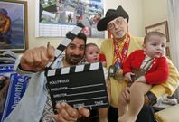 Manuel, Ant�n (padre) y Ant�n (hijo) y Tom�s, ayer, en la casa de Manuel de Praceres. 