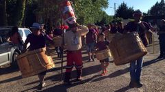 Desfile de foli�ns en Vilamart�n