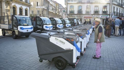 La plaza de Espaa acogi la presentacin de la nueva flota de vehculos elctricos del servicio de limpieza viaria