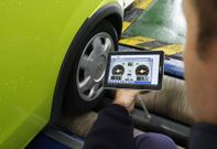 Revisi�n de un coche en una ITV gallega