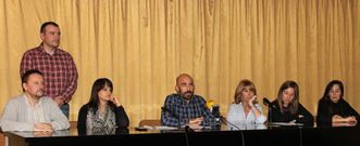 Funcionarios de los juzgados de Familia denunciaron ayer con Pablo Valeiras, de Alternativas da Xustiza Galega-CUT, el colapso. 