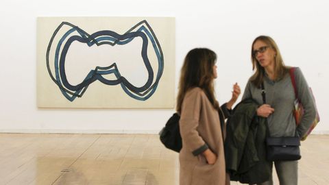 Berta C&aacute;ccamo, entre o mellor da programaci&oacute;n de Olmo. Dos case once anos de labor de Santiago Olmo &aacute; fronte do CGAC, a galerista Asunta Rodr&iacute;guez destaca a produci&oacute;n de &laquo;una hermosa exposici&oacute;n de Berta C&aacute;ccamo -celebrada no 2016; detalle dunha sala, na fotograf&iacute;a- y la muestra individual de Eva Lootz, uno de los hitos, sin duda, de toda la historia de la instituci&oacute;n&raquo;.