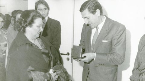 Montserrat Caball� y el alcalde de Pontevedra en 1987, Rivas Font�n