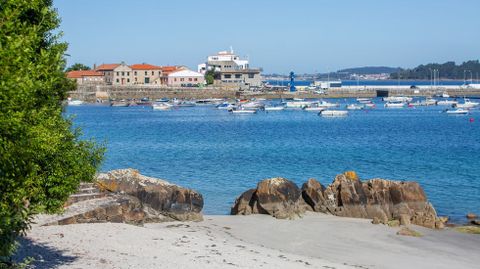 Playa de Aguete, Mar�n, este martes por la ma�ana