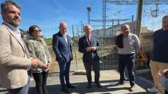 Tom�, en el centro, en la visita del subdirector del ADIF, el pasado mes de mayo