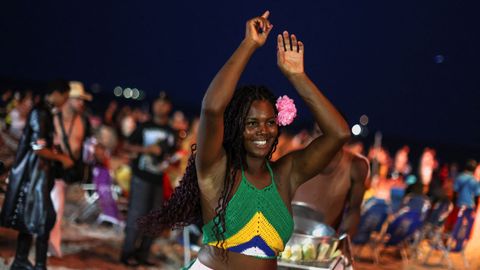 Una joven asistente al concierto de Shakira