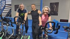 Paloma Rodr&iacute;guez y Jos&eacute; Antonio Ruiz con su entrenador Enrique (en el centro de la imagen).