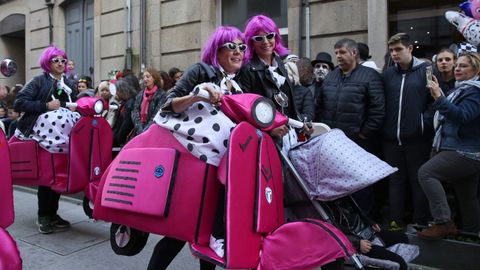 S�bado de pi�ata en Celanova.Los gruposy comparsas estuvieron muy animados, con tem�ticas variadas, como Mary Poppins, las vespas.