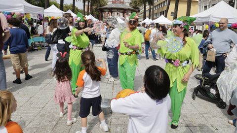 Mercado de cooperativas escolares del proyecto Semente, este viernes en los jardines de M�ndez N��ez 
