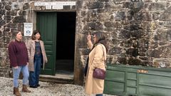 Las diputadas Cristina Capel�n y Sol Agra visitaron el inmueble.