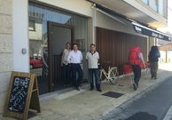 Betania, Agust�n y Manuel atienden el refugio para peregrinos, con una treintena de plazas. 