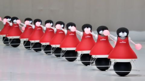Las cheerleaders de Murata, pequeos robots desarrollados por la firma japonesa de componentes electrnicos del mismo nombre.