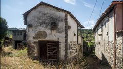Casa con esgrafiados y vistas al Sil en Santiorxo, concello de Sober.