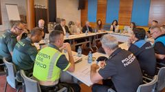 Autoridades pol�ticas y de los cuerpos de seguridad durante la junta local de seguridad en A Pobra con motivo de la fiestas del Nazareno