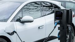 Recarga de la bater�a de un coche el�ctrico.