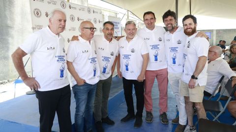 Los integrantes del jurado con el vicepresidente de la Diputaci�n, Xos� Regueira (segundo por la izquierda), y el�empresario que promovi� esta iniciativa el a�o pasado, Diego Iglesias (tercero por la derecha)
