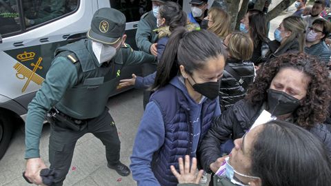 A la llegada y a la salida de Jos Eirn, acusado del crimen de Jssica Mndez, a los juzgados de Caldas se vivieron momentos de mucha tensin