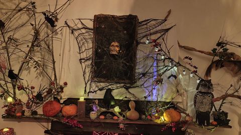 Mercedes Arias y su particular hotel del terror en Noia