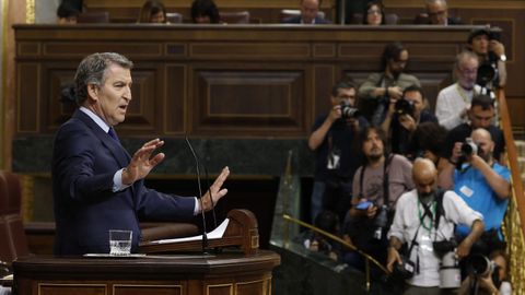 «Cuente toda la verdad. No espere usted el interrogatorio de un juez. Hágalo aquí, delante de todos respondiendo a una serie de preguntas que le daré a la presidenta», ha retado Feijoo a Sánchez en su intervención