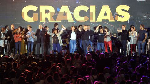 Miembros de Juntos por el Cambio festejan haber ganado las elecciones legislativas en los principales distritos del pa�s.