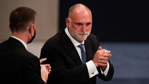 Jos� Andr�s, durante su ovaci�n en la ceremonia de entrega de los Premios Princesa de Asturias