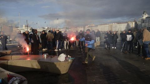 Concentraci�n en el muelle coru��s de O Parrote el 19 de enero del 2026, por los nuevos controles a la pesca de bajura.