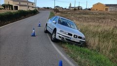 El turismo fue abandonado en una carretera de Vilasel�n