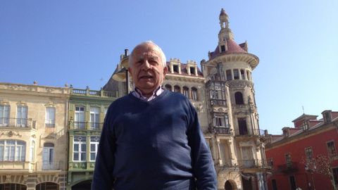 Andr�s Tojal en una imagen de marzo del 2014, frente a la Torre dos Moreno